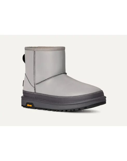 Klassische reflektierende hellgraue Mini-Stiefel