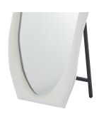 Espejo de pie decorativo Pierrot con diseño ondulado de terciopelo crema, 70 x 5 x 170 cm