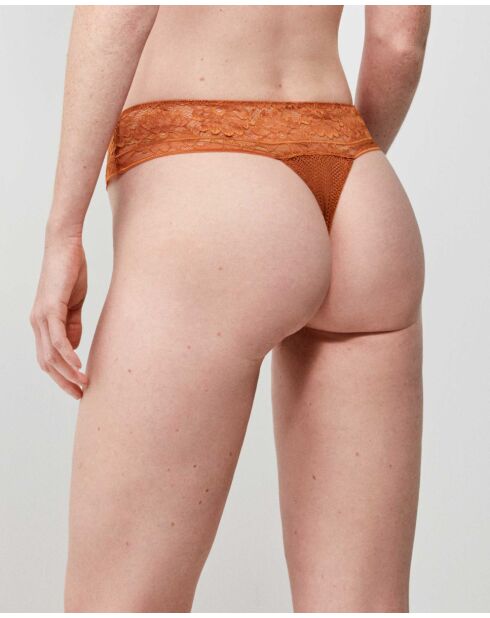 String avec détails de dentelle marron