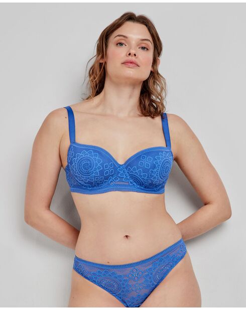 Culotte classique en dentelle bleue