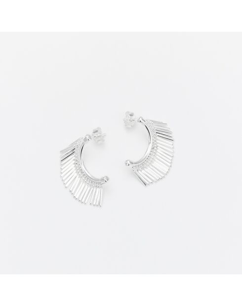 Silberne Ohrringe aus Flöhen