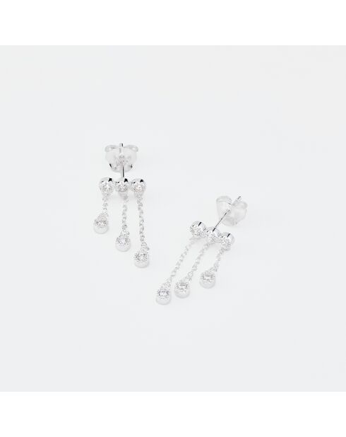 Zilveren oorbellen met een klein staafje van 3 ronde oxiden