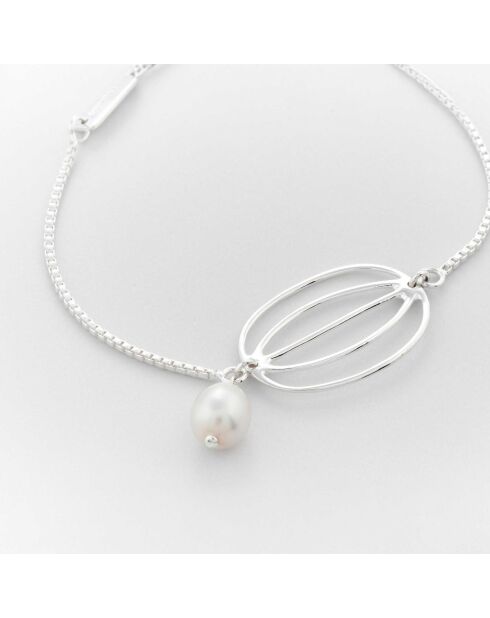 Solveig synthetische witte parelarmband in zilver