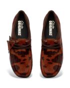 Bruine schoenen met koeienprint van Wallabee
