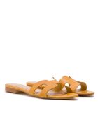 CA-380 senffarbene Ledersandalen