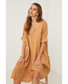 Galinia kameelkleurige linnen jurk