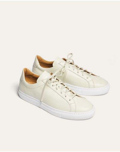 Cremefarbene Hugo Sneakers aus Veloursleder