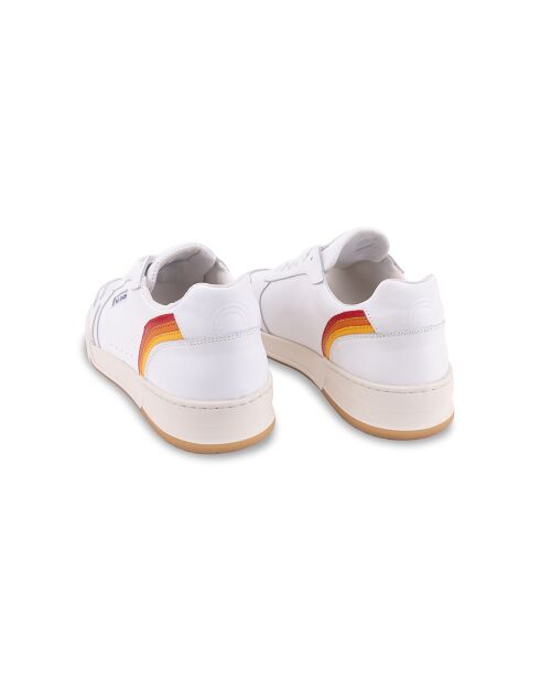 Weiße Sneakers aus Leder in Regenbogenfarben