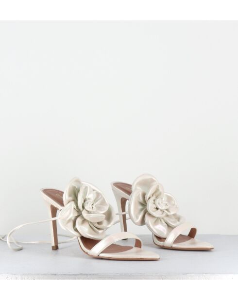 Sandali in pelle color avorio