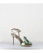 grüne Ledersandalen