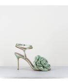 grüne Ledersandalen