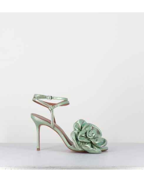 grüne Ledersandalen