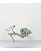 grüne Ledersandalen