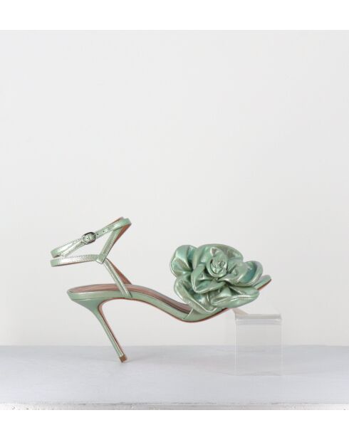 grüne Ledersandalen