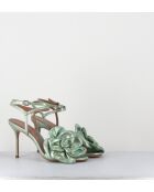 grüne Ledersandalen