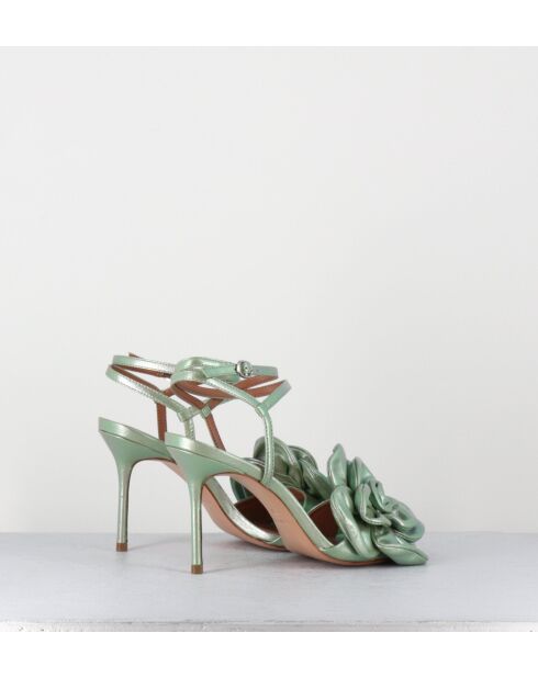 grüne Ledersandalen