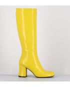 Gelbe Lederstiefel mit 7,5 cm Absatz