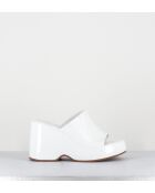 Sandalias tipo mules con cuña de piel blanca, tacón de 9,5 cm