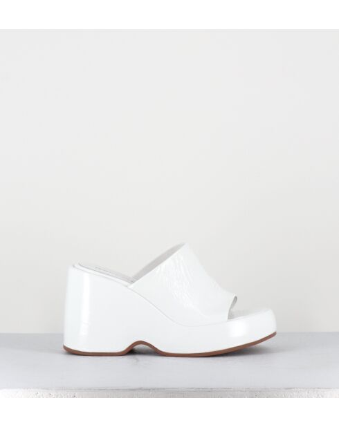 Sandalias tipo mules con cuña de piel blanca, tacón de 9,5 cm