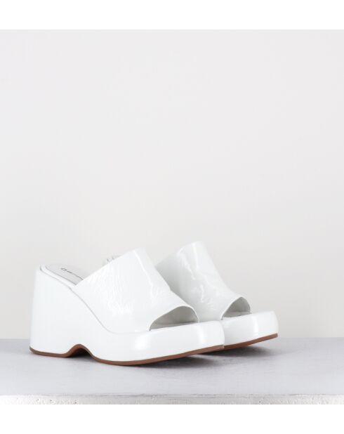 Sandalias tipo mules con cuña de piel blanca, tacón de 9,5 cm