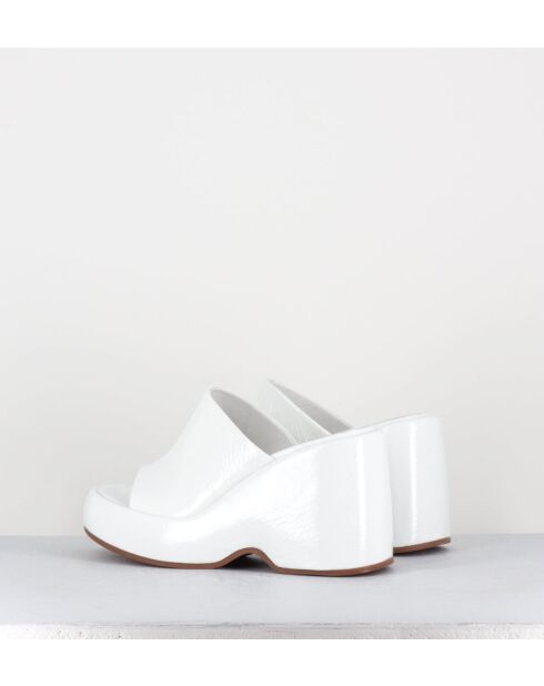 Sandalias tipo mules con cuña de piel blanca, tacón de 9,5 cm