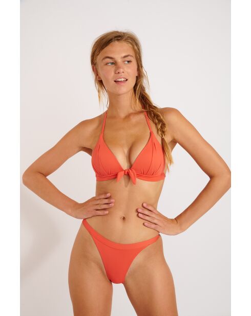 Tania Terrasun orangefarbenes Höschen