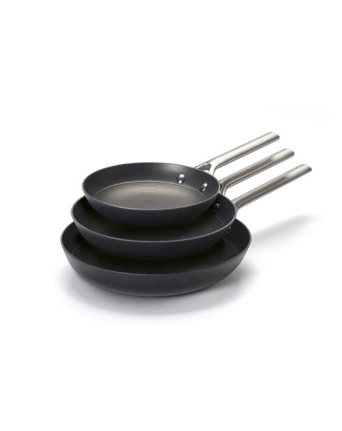 3 poêles en fonte noires - D. 20/24/28cm