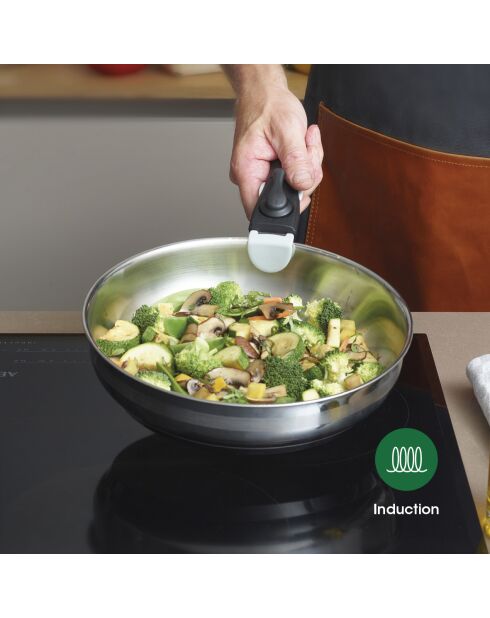 Batterie de cuisine 9 pièces - 3 casseroles et 2 poêles avec couvercles en acier inoxydable argenté 16 / 18 / 20 cm + 22 / 26 cm + 16 / 18 / 20 cm