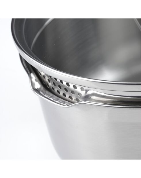 Set de 3 casseroles en inox. 2 poêles. 1 poignée amovible. 3 couvercles passoires avec manche en inox argenté / noir / rouge