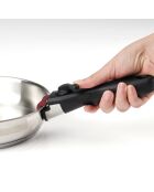Set de 3 casseroles en inox. 3 poêles. 1 poignée amovible. 3 couvercles passoires avec manche en inox argenté / noir / rouge