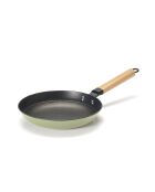Poêle en fonte structure nid d'abeille avec manche en bois vert - 24cm