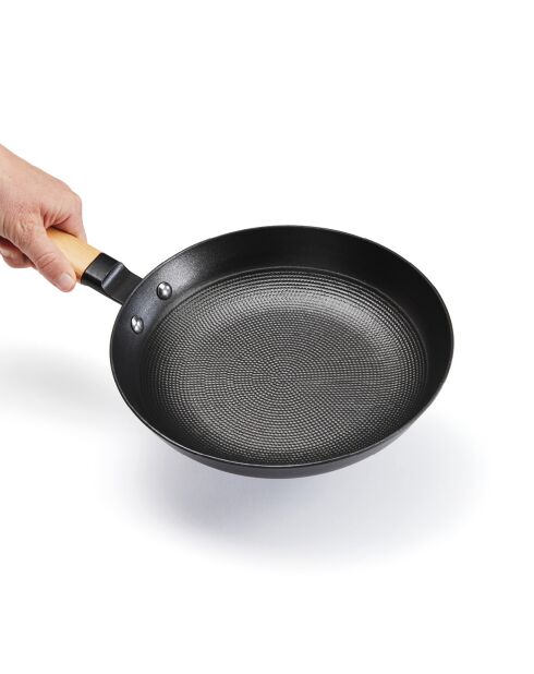 Poêle en fonte structure nid d'abeille avec manche en bois vert - 24cm
