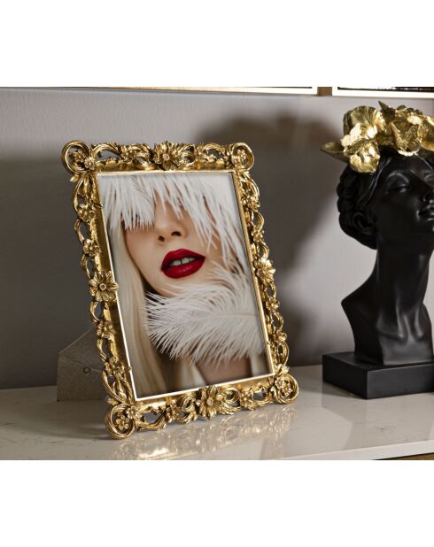 Marco de fotos en poliresina y cristal clásico dorado — 26,9x2x32,3 cm (tamaño de foto 20x25 cm)
