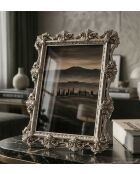 Cadre photo en polyrésine et verre Florence argenté – 21,5x2x26,8 cm (format photo 15x20 cm)