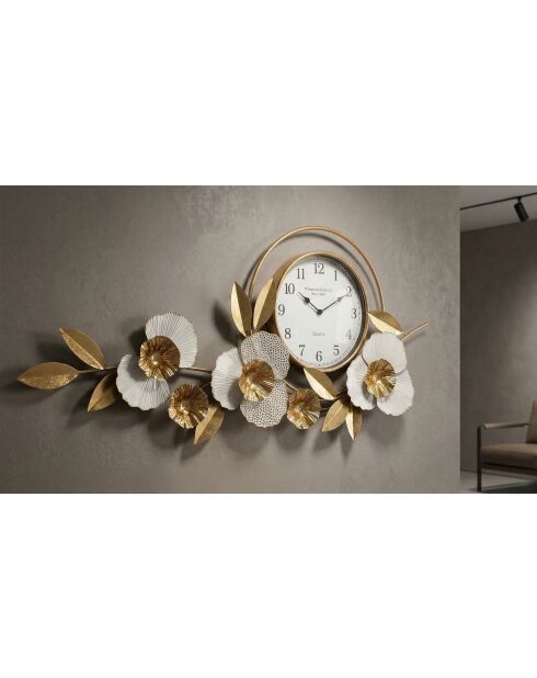 Horloge murale en fer et plastique Flow dorée – 92,5x8x45,5 cm