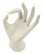 Sculpture OK en pierre crème – 14x10x24 cm