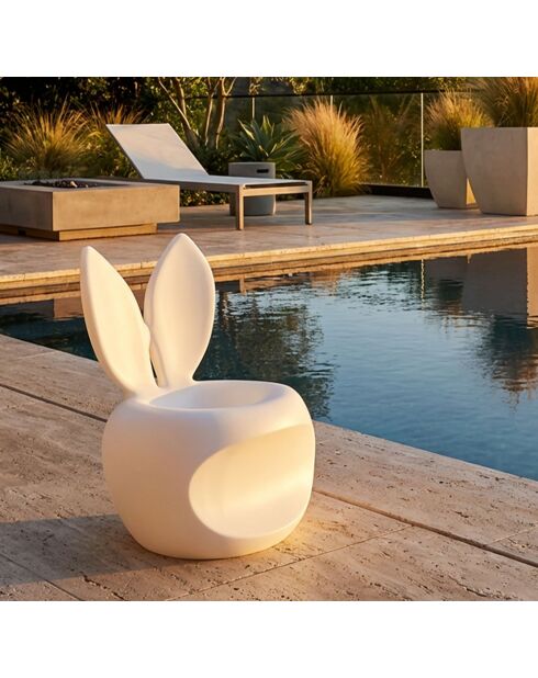 Chaise en polyéthylène Bunny blanche – 57x55x79 cm (hauteur d’assise 39 cm)