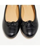 Schwarze Lederballerinas Jeanne im Croc-Stil