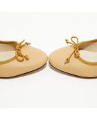 Ballerinas Diane aus camelfarbenem Lackleder