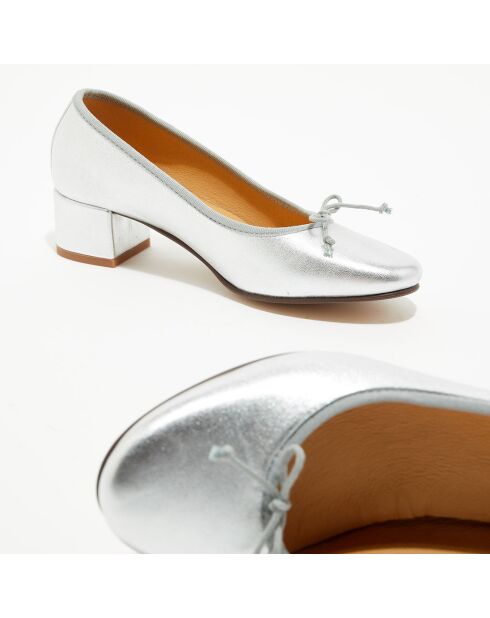 Diane Trabber-Ballerinas aus schillerndem Leder in Silber