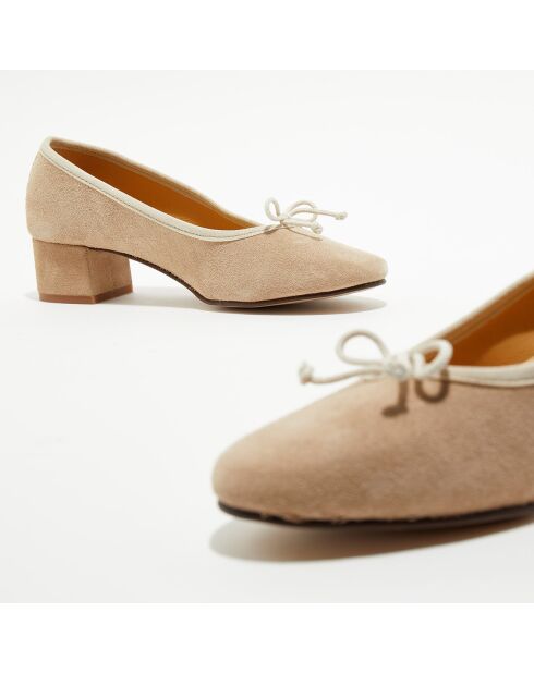 Beige fluwelen leren trotterflats van Diane