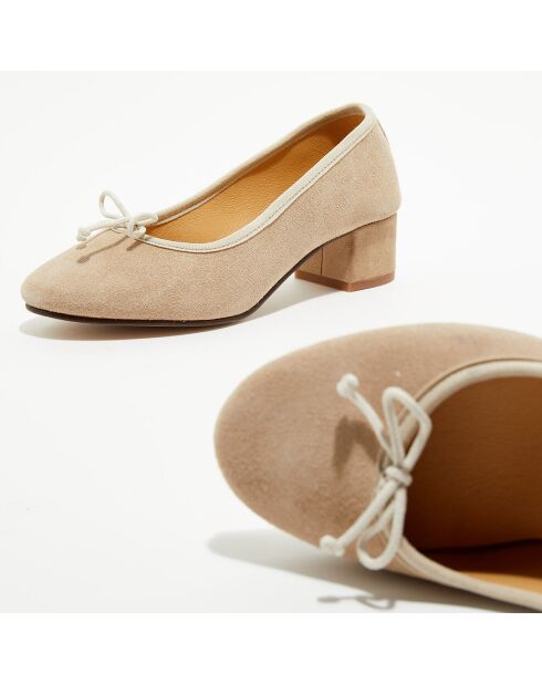 Beige fluwelen leren trotterflats van Diane