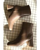 Bottines à talon et bout carré en cuir Cody kaki taupe