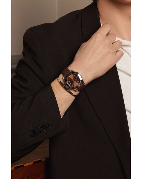 Reloj St. Moritz para hombre de piel de cocodrilo marrón acolchado y con costuras lisas
