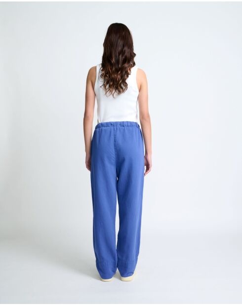 Einfache königsblaue Hose