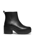 Bottes plateformes en cuir à talons noires