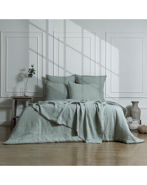 Camille Bettdecke aus gewaschenem Leinen, 180 x 250 cm, Seladongrün