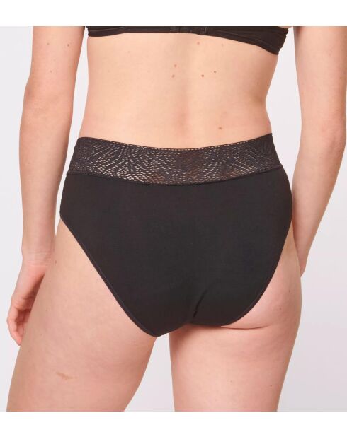 Schweres schwarzes Menstruationshöschen