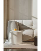 Puf Folk con hebilla grande en color beige nube - 40x40x40 cm