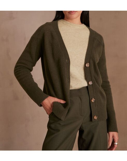 Englische grüne Carlito-Strickjacke